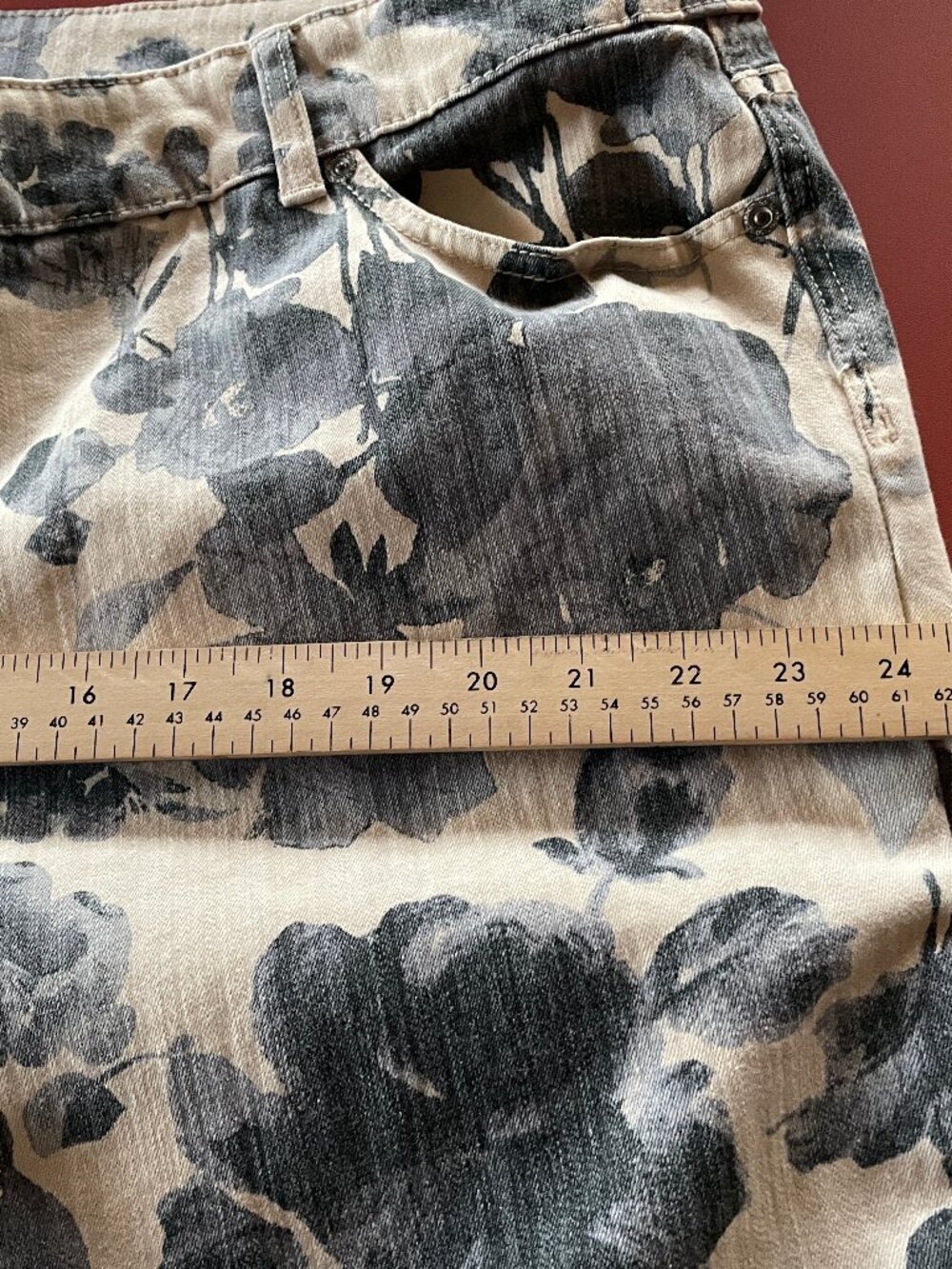 Chico's Stretch Denim Pants w/ Floral Print size 20/22 (Chico's 4) So Slimming - Picture 7 of 16